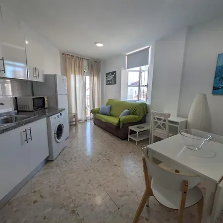 Апартаменты Charming Close To The And Centre Of *