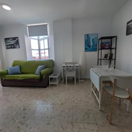 Charming Close To The And Centre Of Apartment *