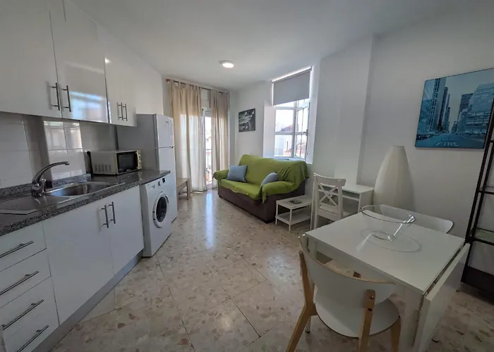 Апартаменты Charming Close To The And Centre Of *